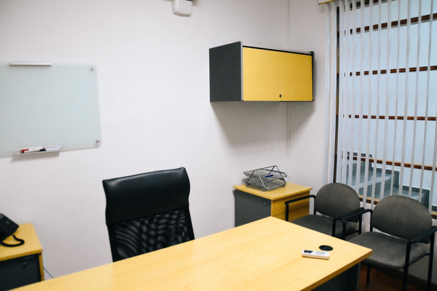 office cleaning minimal modern